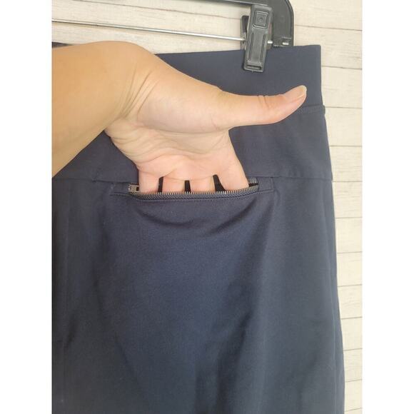 ATHLETA NAVY PULL ON SHORTS W ZIPPER POCKETS, SZ MEDIUM - Picture 6 of 11